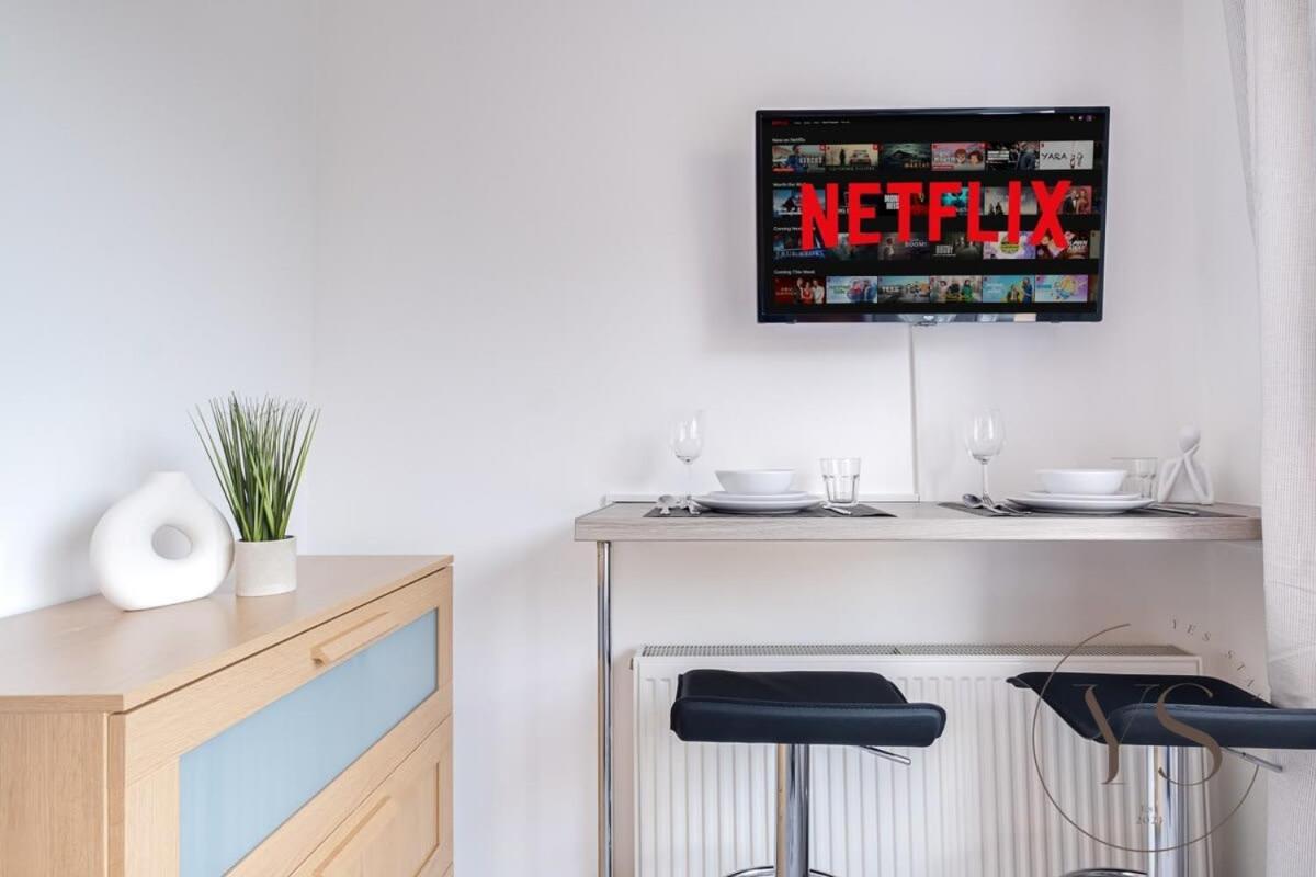 Sienna Longton Studio 2C - Wi-Fi, Alton Towers, Netflix Stoke-on-Trent Exterior photo